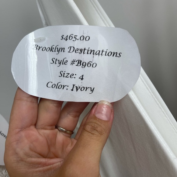 Jersey fitted ivory gown - Picture 3 of 4